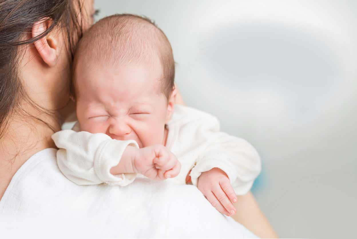 Colici la bebelusi: Cand apar, De ce si Cum se pot preveni si trata