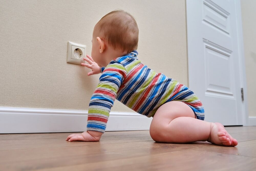 Practici de babyproofing pentru siguranta bebelusilor in casa: 7 locuri de care trebuie sa-l feresti