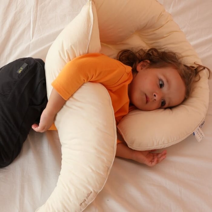 Perna de imbratisat pentru copii, ultra soft forma luna, 90x70x11 cm [9]