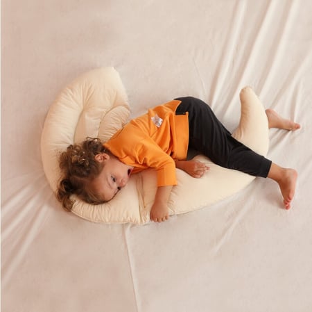 Perna de imbratisat pentru copii, ultra soft forma luna, 90x70x11 cm [2]