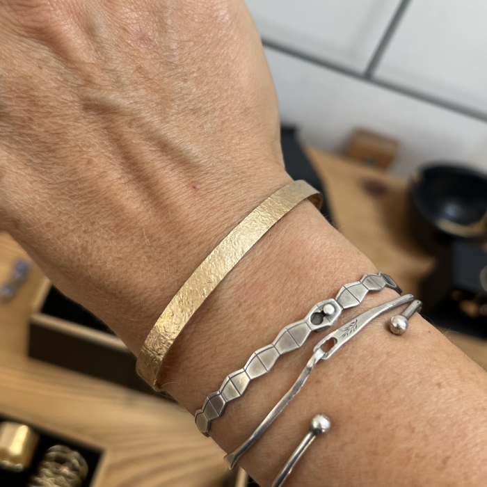 Bratara Fire din poveste - Hammered Cuff - aur 14k [2]
