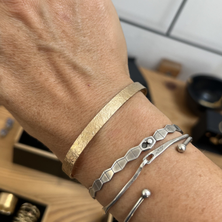 Bratara Fire din poveste - Hammered Cuff - aur 14k [1]