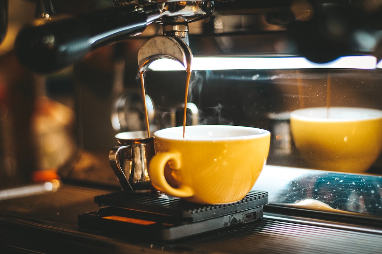 De ce este espresso-ul baza multor băuturi cu cafea?
