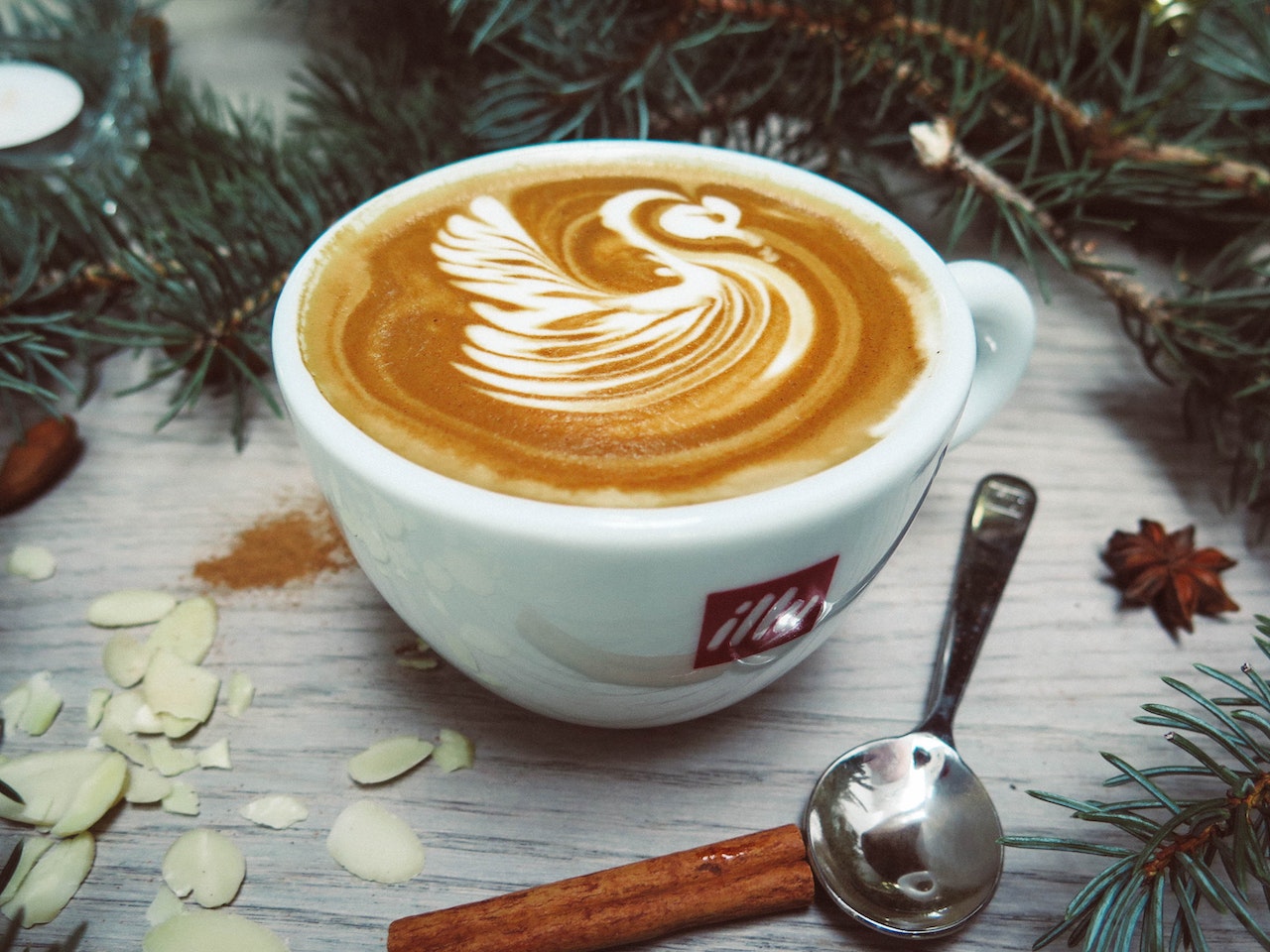 Arta Latte Art: Cum să creezi desene perfecte în ceşcuţa de cafea