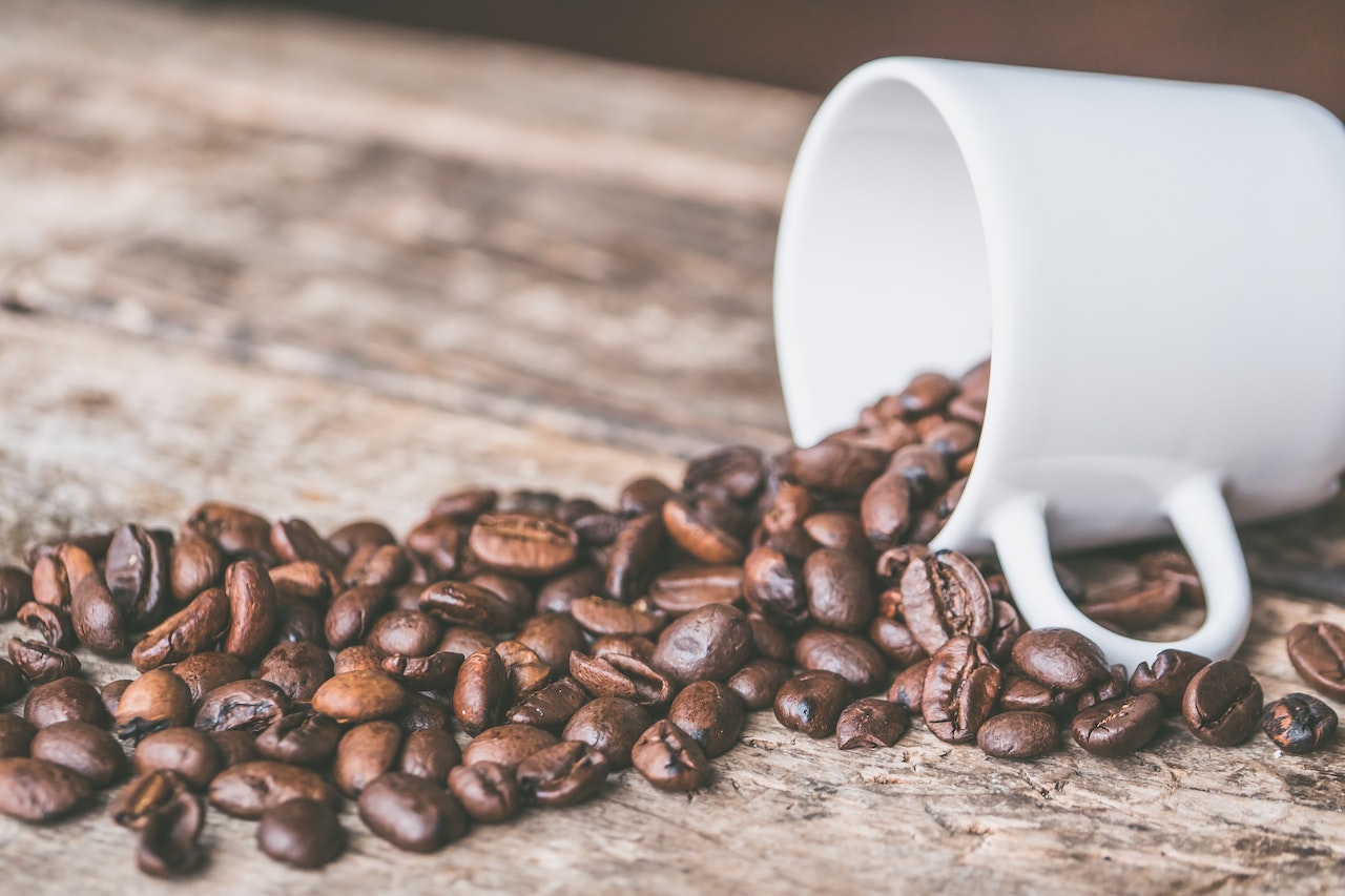 Care are mai multă cofeină – Cafeaua Light sau Dark Roast?