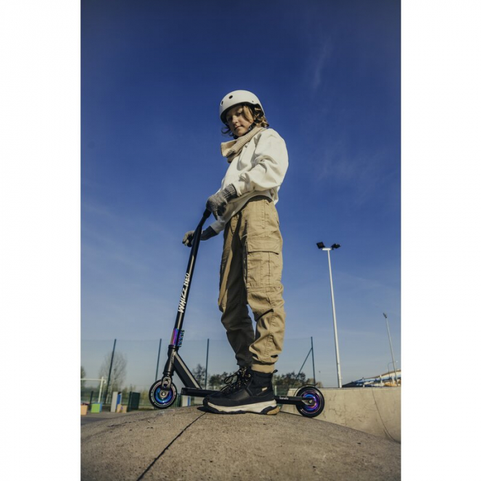 Lionelo - Trotineta Whizz, Pentru Acrobatii, Rulmenti ABEC-9, Sistemul de compresie IHC 9, 20 - 100 kg [28]