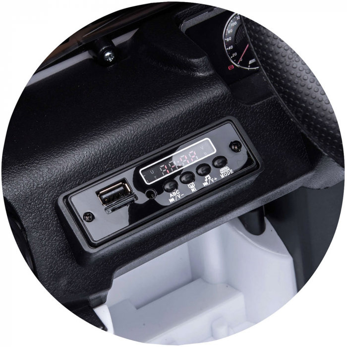 Masinuta electrica Chipolino SUV Mercedes G63 AMG cu scaun din piele si roti EVA white [13]
