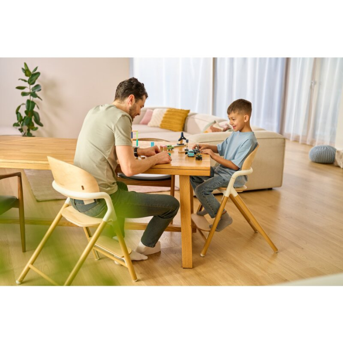 Scaun de masa multifunctional Celia, Lionelo, din lemn de fag, 6 luni- adult, Spatar lat, Sezut ergonomic, Tavita silicon, Suport de picioare reglabil, Greutate maxima 90 Kg, Alb/Natural [31]