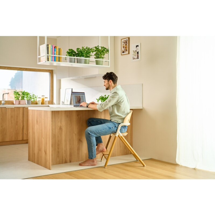 Scaun de masa multifunctional Celia, Lionelo, din lemn de fag, 6 luni- adult, Spatar lat, Sezut ergonomic, Tavita silicon, Suport de picioare reglabil, Greutate maxima 90 Kg, Alb/Natural [40]