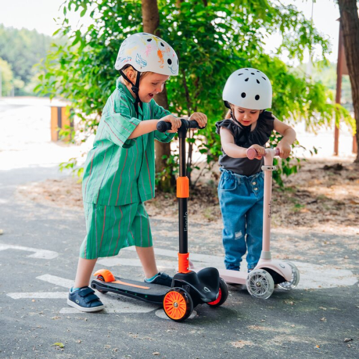 Trotineta, Lionelo, Jessy, Ultrapliabila, Pana la 50 Kg, cu design ergonomic, cu lumini LED, 56 x 26 x 67-82 cm, 3 ani+, Verde [23]