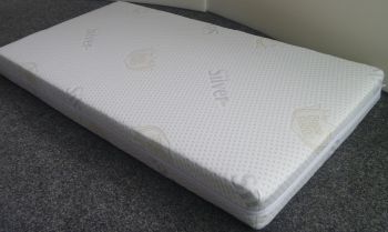 Saltele mici - Saltea 100x100x10 cm Mondo