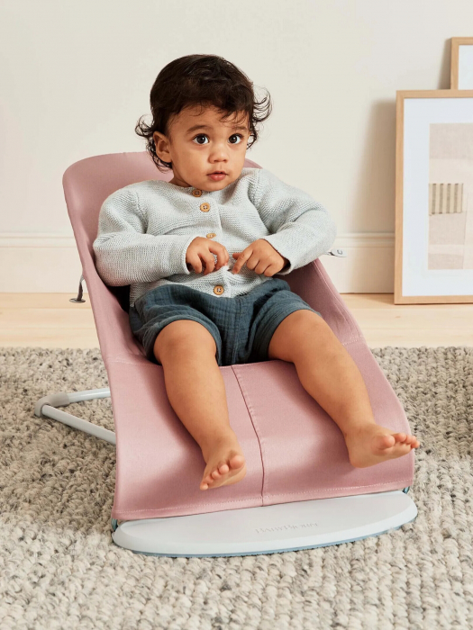 BabyBjorn - Balansoar Bliss Dusty Pink cu aspect delicat de petala, tesatura matlasata, cu bara de jucarii inclusa [3]