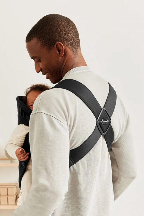 BabyBjorn - Marsupiu anatomic Mini, cu pozitii multiple de purtare, Black, Tesatura-Tricot [7]