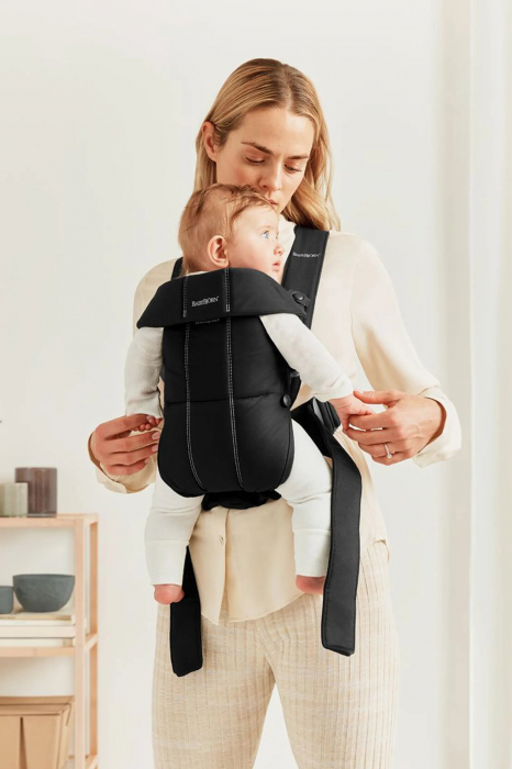 BabyBjorn - Marsupiu anatomic Mini, cu pozitii multiple de purtare, Black, Tesatura-Tricot [8]