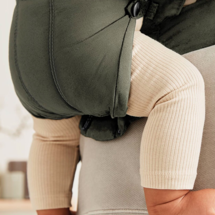BabyBjorn - Marsupiu anatomic Mini, cu pozitii multiple de purtare, Dark Green, Tesatura [5]