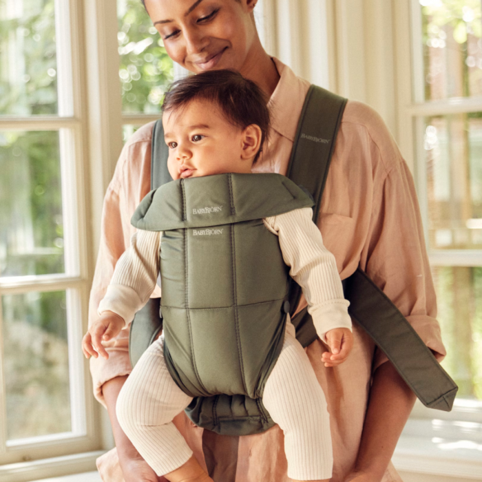 BabyBjorn - Marsupiu anatomic Mini, cu pozitii multiple de purtare, Dark Green, Tesatura [2]