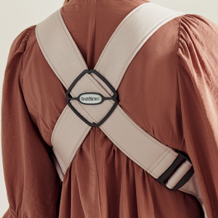 BabyBjorn - Marsupiu anatomic Mini, cu pozitii multiple de purtare, Light Beige, 3D Jersey [6]