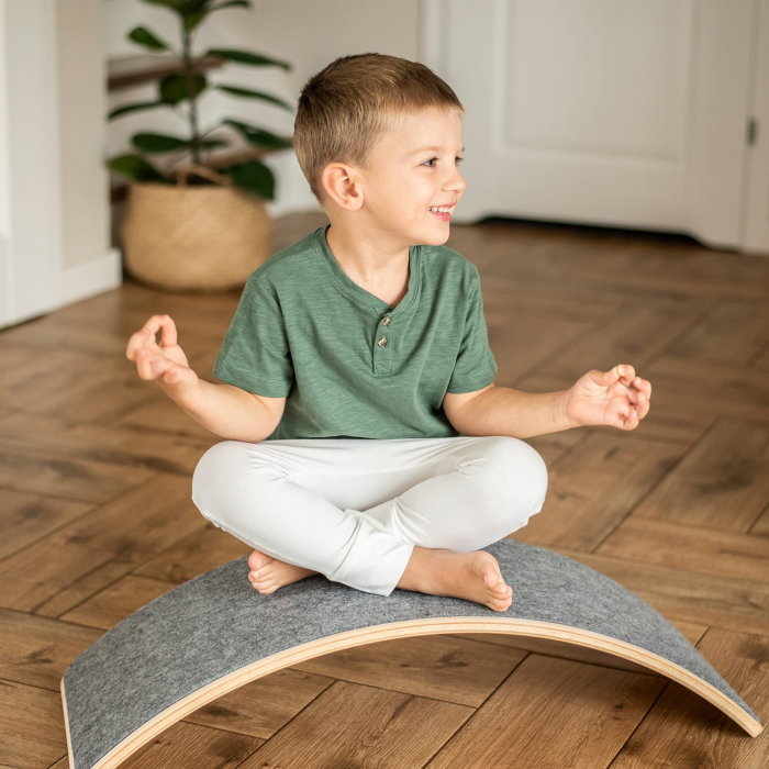 Balance board - Placa de echilibru din lemn pentru copii cu fetru presat gri, MeowBaby [5]