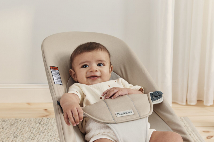 Balansoar  BabyBjorn Balance Soft Khaki cu detalii Beige, Bumbac [3]