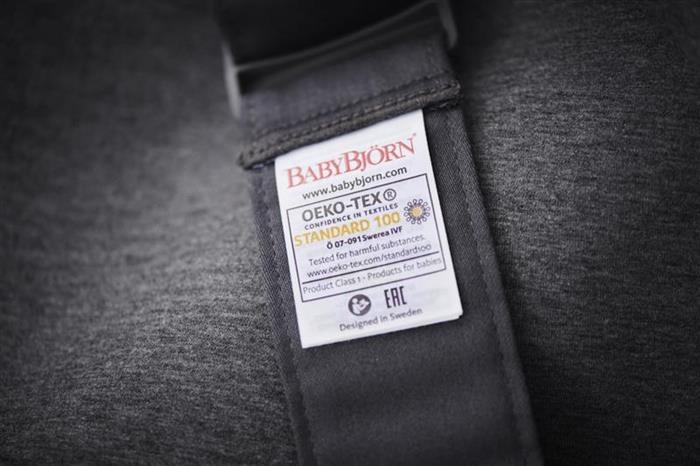 Marsupiu  BabyBjorn anatomic Mini, cu pozitii multiple de purtare Dark Grey, 3D Jersey [14]
