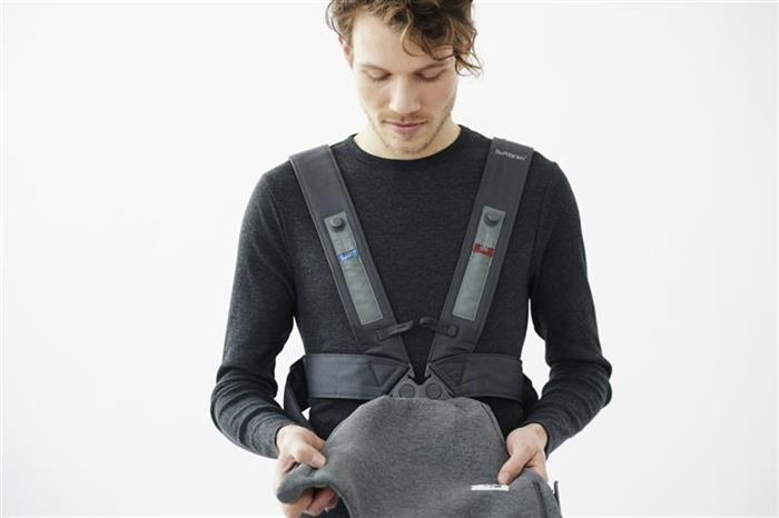 Marsupiu  BabyBjorn anatomic Mini, cu pozitii multiple de purtare Dark Grey, 3D Jersey [19]
