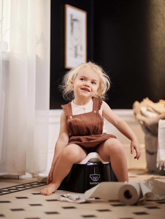 BabyBjorn Olita cu protectie spate Potty Chair Black/White [2]