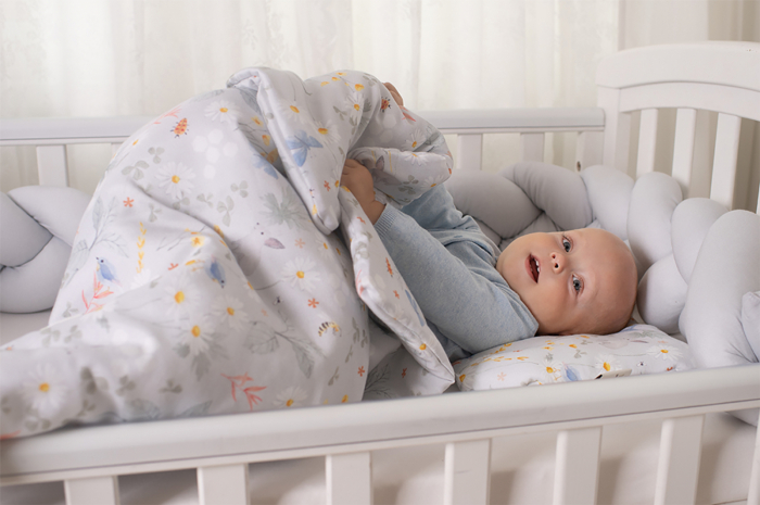 Pilota pentru copii Nature Bamboo by Amy din bambus si umplutura hipoalergenica BabySoft, Lunca Gri, 70x65cm [2]