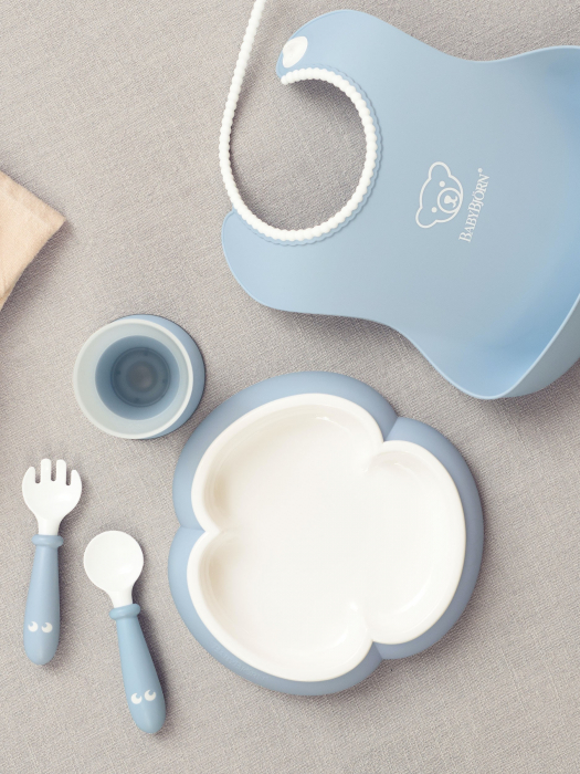 Set hranire: farfurie, lingurita, furculita, pahar si bavetica pentru bebe, Powder Blue [3]
