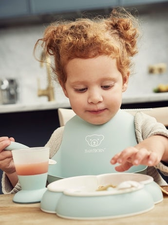 Set hranire: farfurie, lingurita, furculita, pahar si bavetica pentru bebe, Powder Green [3]