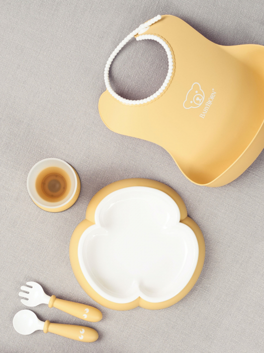 Set hranire: farfurie, lingurita, furculita, pahar si bavetica pentru bebe, Powder Yellow [3]
