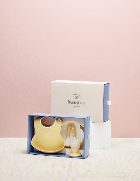 Set hranire: farfurie, lingurita, furculita, pahar si bavetica pentru bebe, Powder Yellow [4]