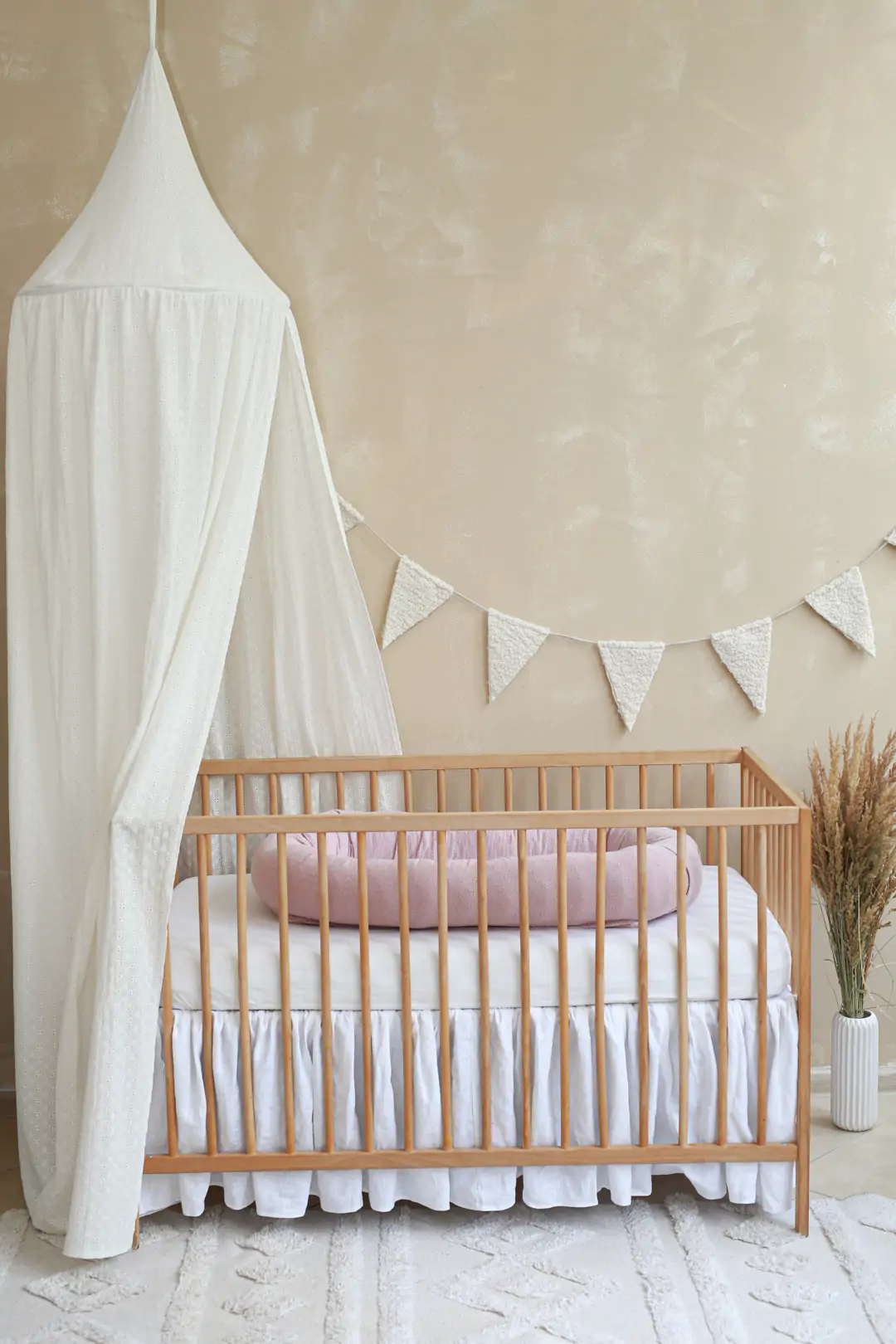 Suport de dormit Babynest 2in1 bara protectie patut Premium Bumbac Brodat Roz, 85x50 cm [6]
