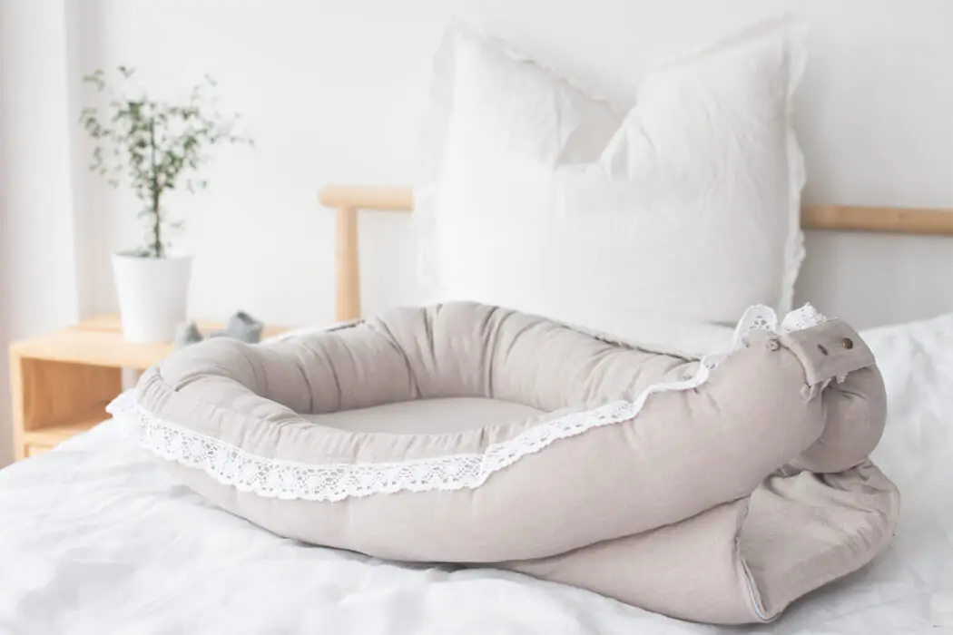 Suport de dormit Babynest Premium 100% in si dantela, Bej,  80x50 cm [4]