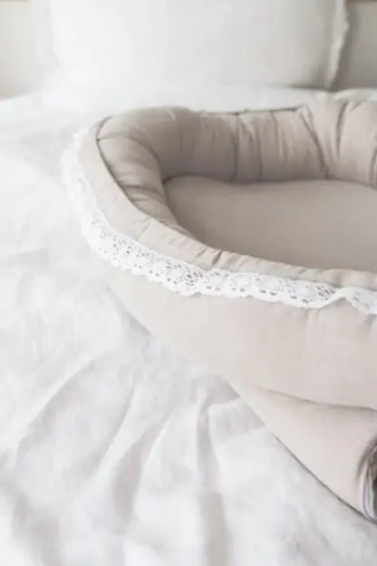 Suport de dormit Babynest Premium 100% in si dantela, Bej,  80x50 cm [2]