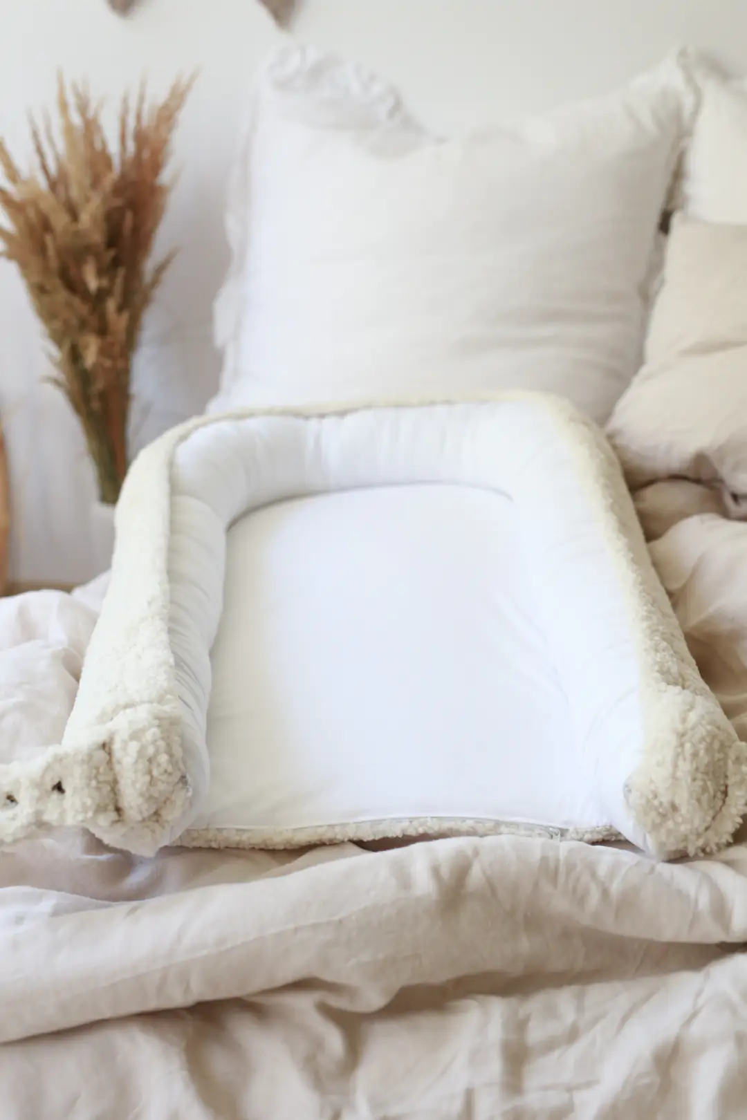 Suport de dormit Babynest Premium Bumbac Organic si tesatura bucle Crem, Teddy by BabyLy, 80x50 cm [7]