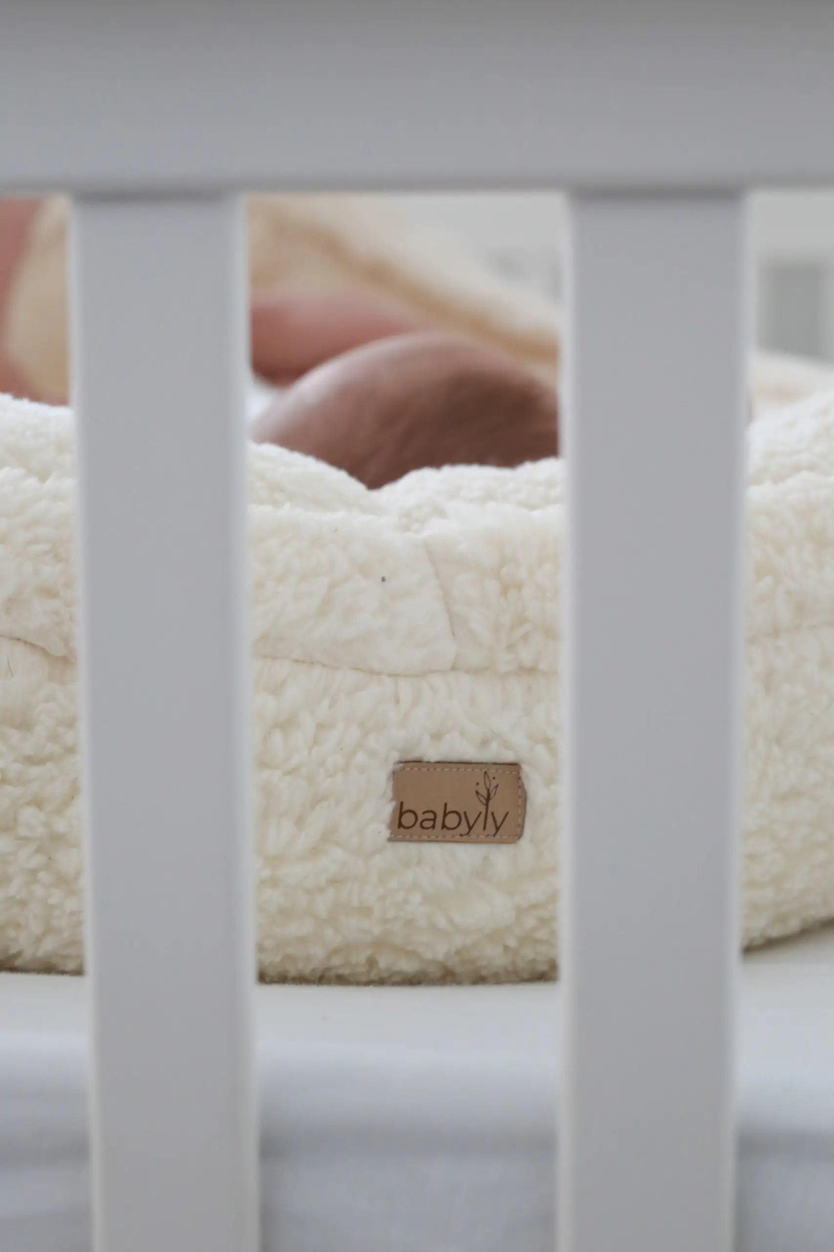 Suport de dormit Babynest Premium din tesatura bucle Crem, Teddy by BabyLy, 80x50 cm [8]