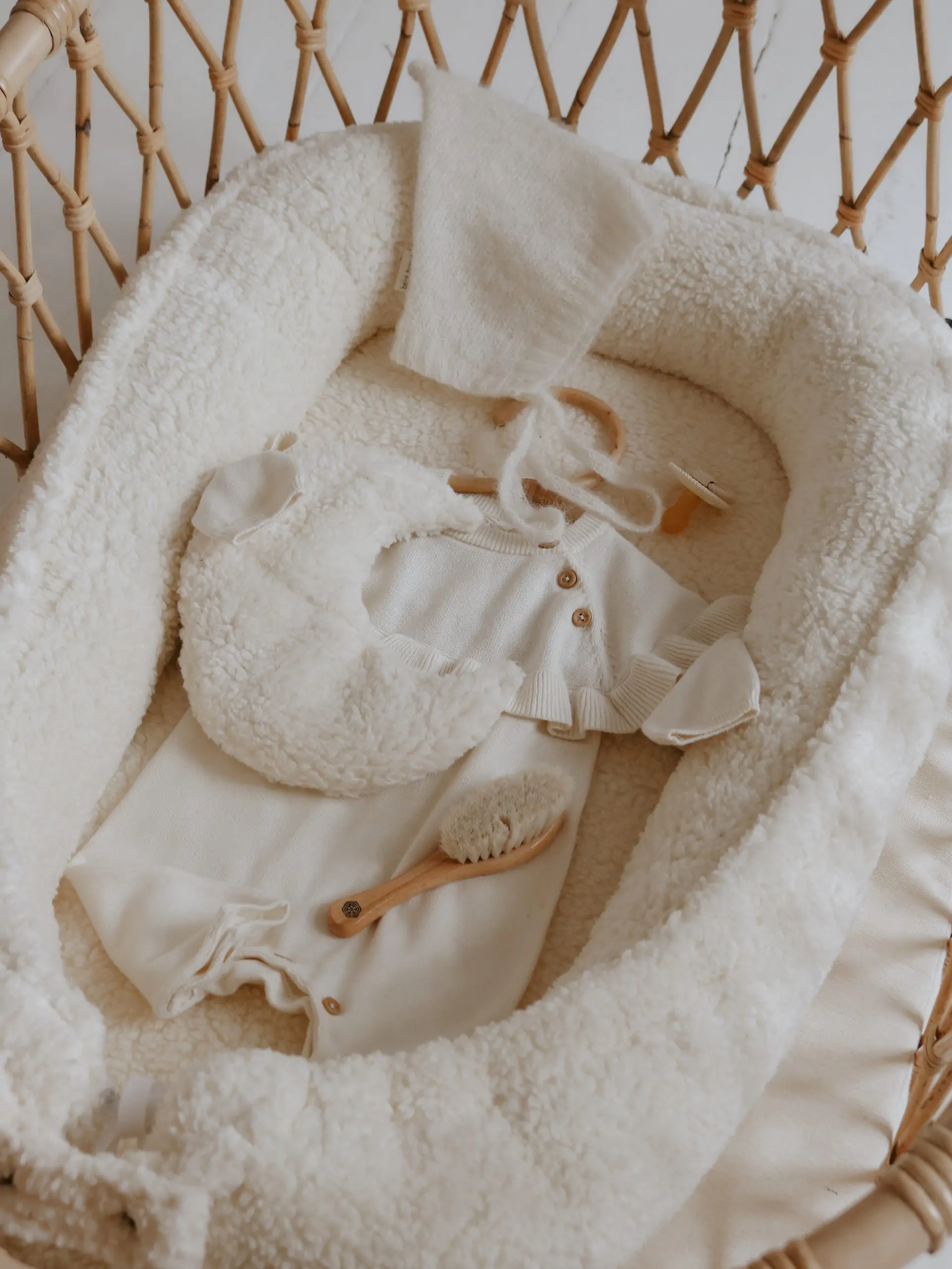 Suport de dormit Babynest Premium din tesatura bucle Crem, Teddy by BabyLy, 80x50 cm [7]