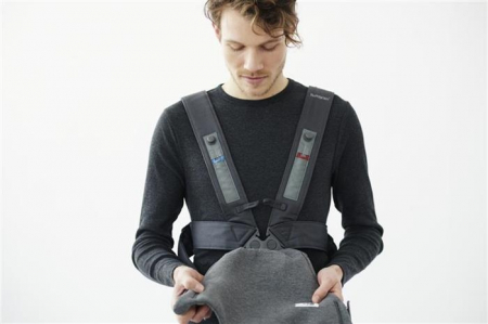 Marsupiu  BabyBjorn anatomic Mini, cu pozitii multiple de purtare Dark Grey, 3D Jersey [18]