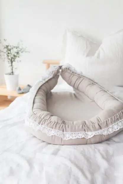 Baby nests - Suport de dormit Babynest Premium 100% in si dantela, Bej,  80x50 cm