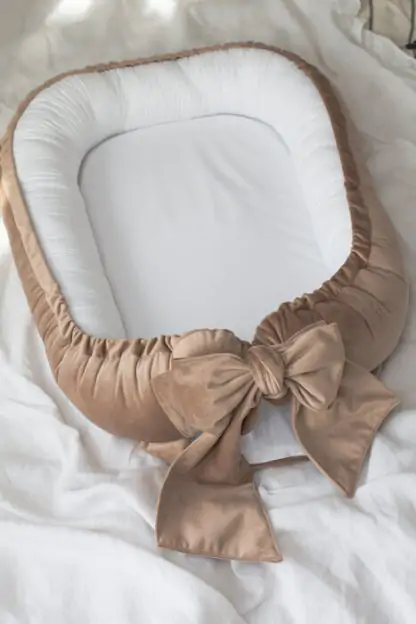 Baby nests - Suport de dormit Babynest Premium Bumbac Organic si Catifea Bej cu Funda, 80x50 cm