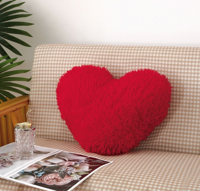 Perna Decorativa Fluffy in Forma de Inima,Roșie [1]