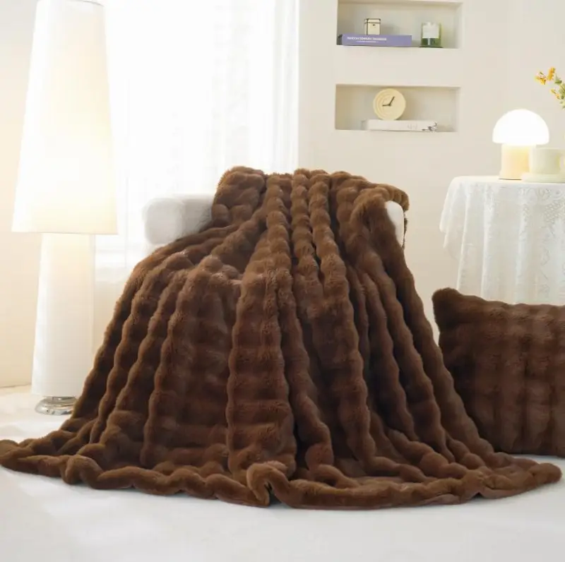 Pătură cu blăniță de iepure 200x230 cm,moale si eleganta-Maro-BLE6 [1]