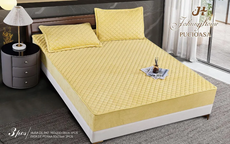 Huse tip Topper 180x200 - Husa tip Topper cu elastic din catifea 180x200, galben intens matlasat romburi-BB3