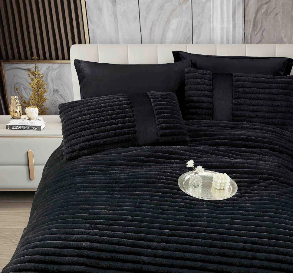 Lenjerie cu Pilota din Blanita artificiala de iepure si cearceaf cu elastic ,6 piese, negru cu striatii discrete-PBJ15 [1]