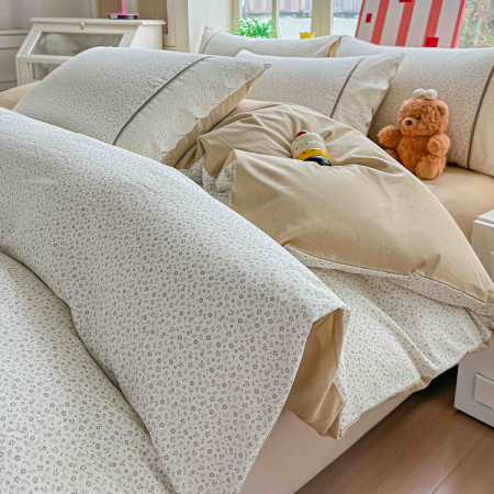 Lenjerii de pat Bumbac 100% - Lenjerie de pat bumbac 100% cu Elastic si broderie,4 piese crem cu flori mici discrete-BJ10