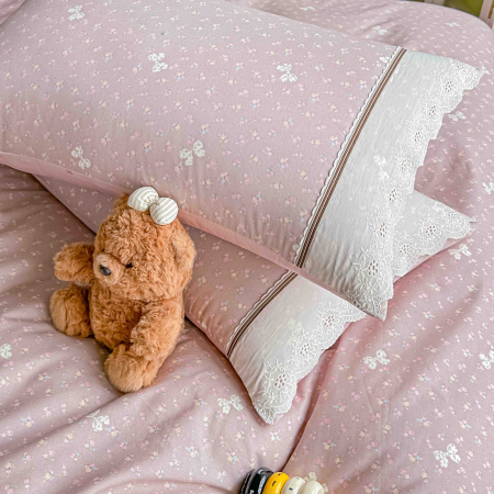 Lenjerie de pat bumbac 100% cu Elastic si broderie,4 piese roz cu floricele albe și detalii dantelate-BJ9 [1]