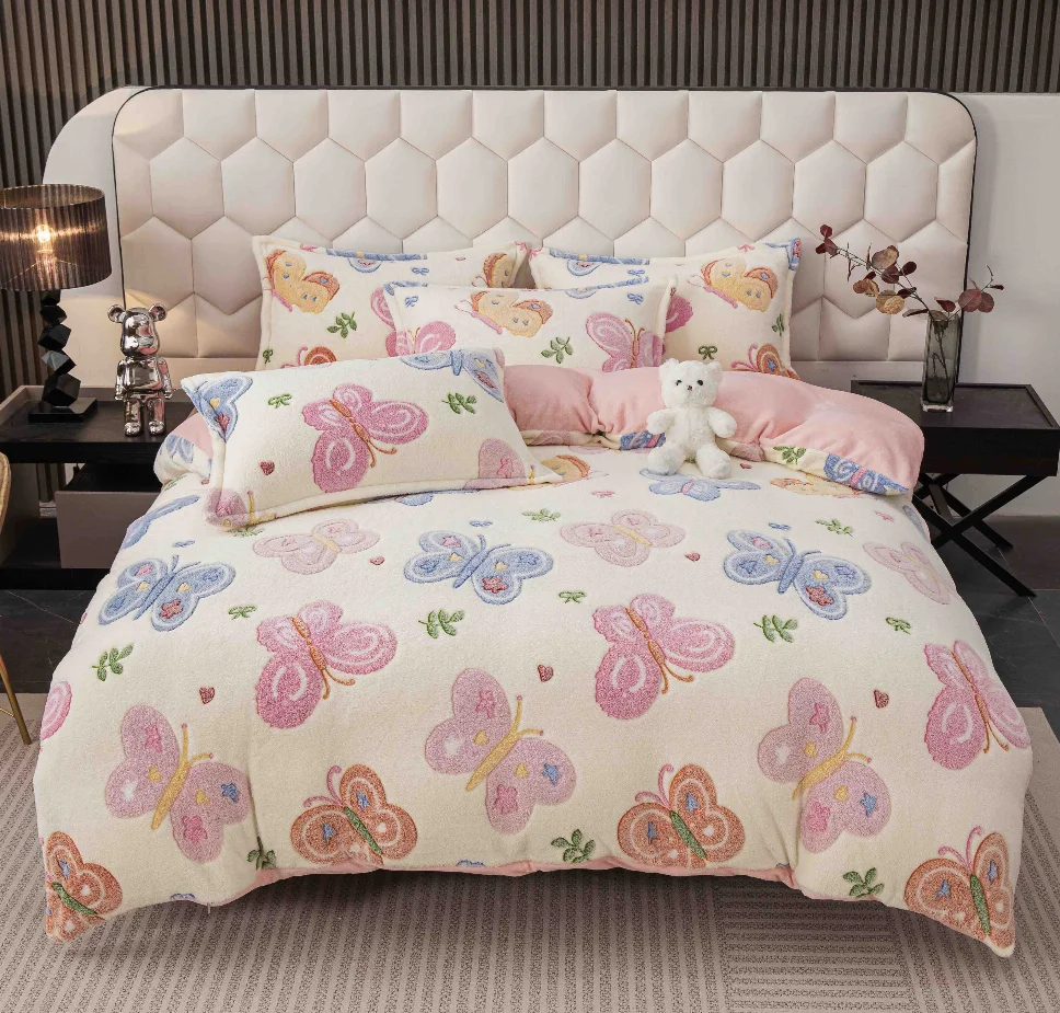 LENJERII DE PAT - Lenjerie de pat Cocolino cu elastic pat dublu, alb cu fluturi colorați și roz-CJ5