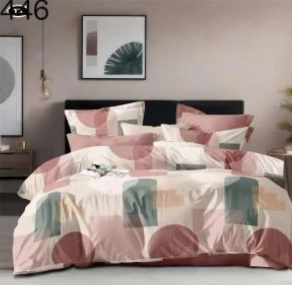 LENJERII DE PAT 1+1 GRATIS - Lenjerie de pat Finet 6 piese, roz cu forme geometrice verzi-GR446
