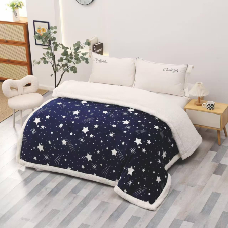 PATURI COCOLINO - Patura Cocolino cu blanita 200x230 cm bleumarin cu stele albe și cozi de cometă-PBE3