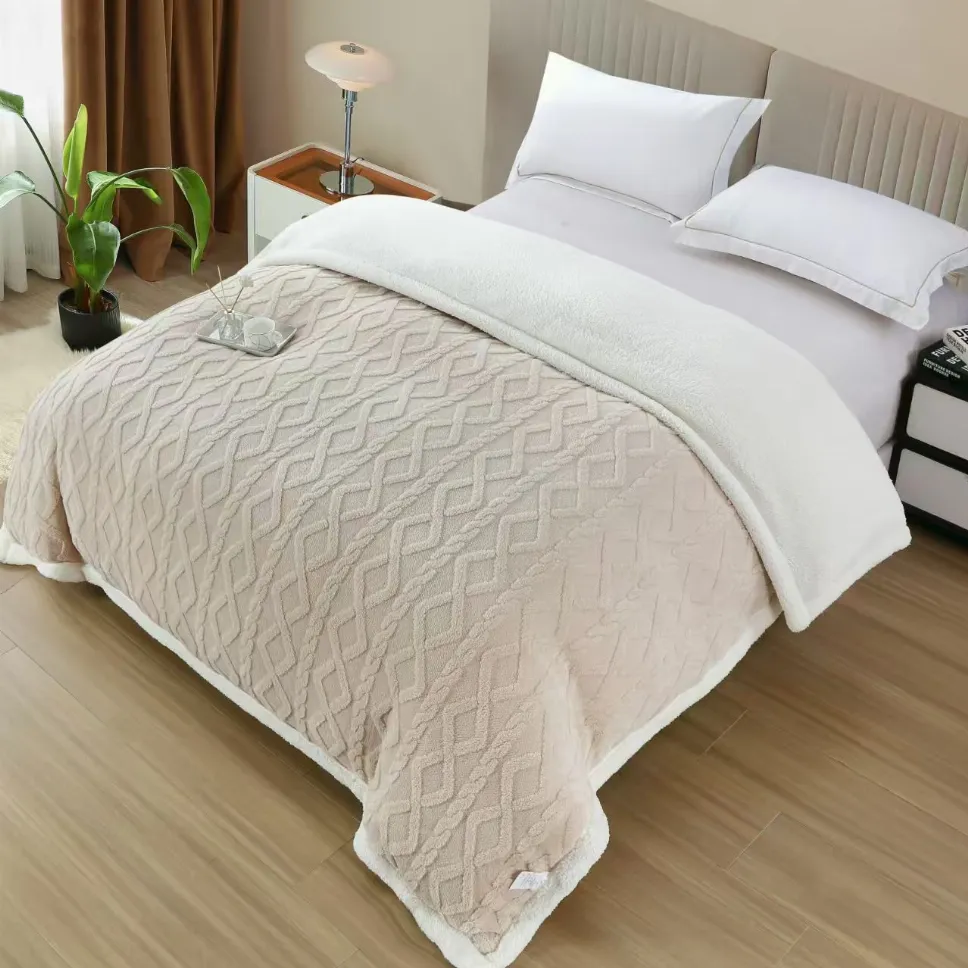 Patura Cocolino cu Blanita - Patura Cocolino cu Blanita si fermoar 200x230 cm, bej cu motive impletite-CN13